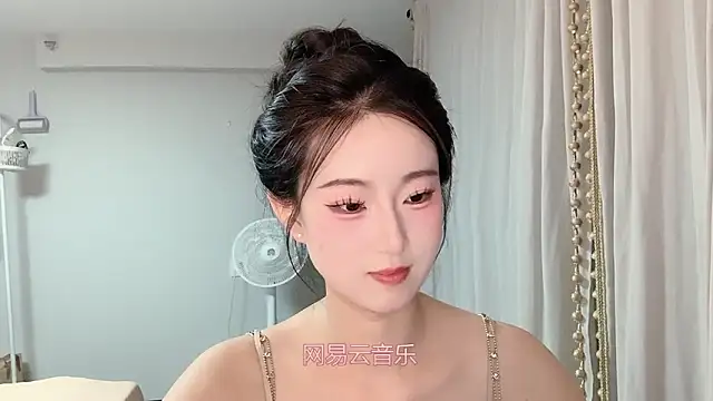 Snapshot of 1X-yiyi chatting on May 11, 2026, 12:00 pm 1X-yiyi online show from May 11, 2026, 12:00 pm