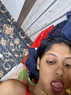 Pari lovers online show from April 12, 2026, 8:47 pm