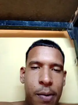 Snapshot of Ron_0101 chatting on May 6, 2026, 8:14 pm Ron 0101 online show from May 6, 2026, 8:14 pm