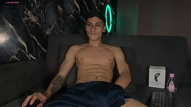 Snapshot of Axel_DavisSM chatting on March 16, 2026, 5:44 am Axel DavisSM online show from March 16, 2026, 5:44 am