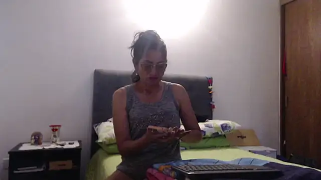 Snapshot of Taniafirelux chatting on March 25, 2026, 10:49 pm Taniafirelux online show from March 25, 2026, 10:49 pm