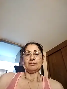 Snapshot of Taniafirelux chatting on April 21, 2026, 10:45 pm Taniafirelux online show from April 21, 2026, 10:45 pm