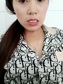 Snapshot of Abi-ni chatting on April 28, 2026, 5:01 am Abi-ni online show from April 28, 2026, 5:01 am