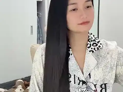 Snapshot of AmyLinee_1 chatting on May 6, 2026, 6:08 am AmyLinee 1 online show from May 6, 2026, 6:08 am