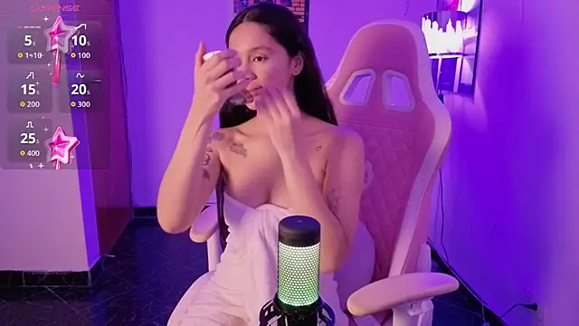 Oliviasims online show from March 25, 2026, 10:38 pm