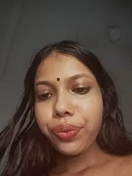 Snapshot of Candyy_crushh chatting on July 14, 2026, 2:05 am Candyy crushh online show from July 14, 2026, 2:05 am