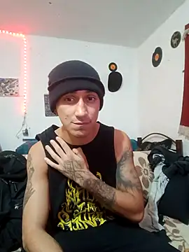Snapshot of gsuszx chatting on April 28, 2026, 11:43 pm gsuszx online show from April 28, 2026, 11:43 pm