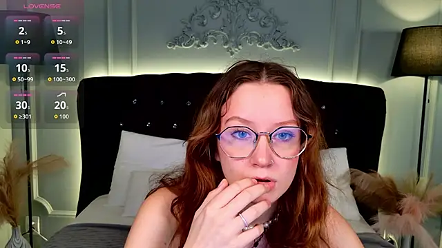AmelieViolet online show from July 2, 2026, 10:21 am