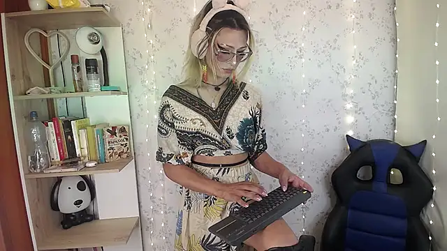 Alexaavandercloude online show from March 26, 2026, 7:08 pm