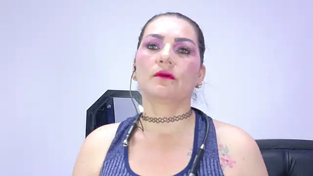 Snapshot of Scarlet_Hiit chatting on June 4, 2026, 4:07 am Scarlet Hiit online show from June 4, 2026, 4:07 am