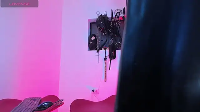 Snapshot of Alana_jones___ chatting on July 2, 2026, 1:28 pm Alana jones online show from July 2, 2026, 1:28 pm