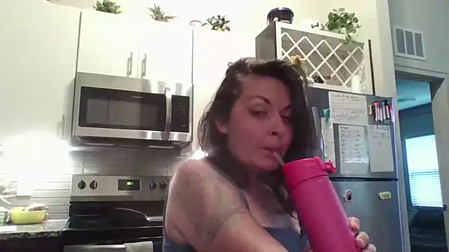 Snapshot of tinyassbossymilf chatting on July 1, 2026, 9:47 pm tinyassbossymilf online show from July 1, 2026, 9:47 pm