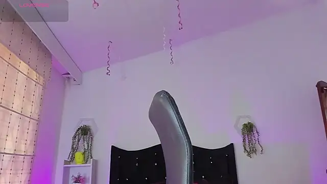 Snapshot of Chantelle__1 chatting on March 19, 2026, 6:23 pm Chantelle 1 online show from March 19, 2026, 6:23 pm