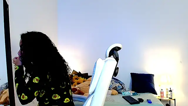 Snapshot of Luciianita_lov199 chatting on May 11, 2026, 8:28 pm Luciianita lov199 online show from May 11, 2026, 8:28 pm