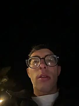 Snapshot of LeonBlazze chatting on May 8, 2026, 2:28 am LeonBlazze online show from May 8, 2026, 2:28 am