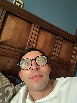 Snapshot of LeonBlazze chatting on June 15, 2026, 6:32 pm LeonBlazze online show from June 15, 2026, 6:32 pm