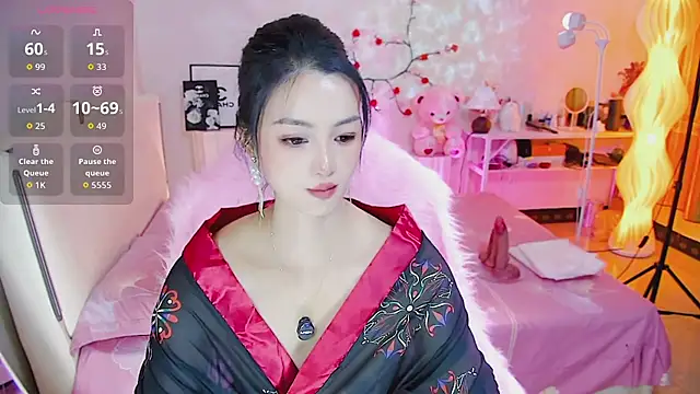 Snapshot of Evelyn-007 chatting on July 31, 2026, 3:28 am Evelyn-007 online show from July 31, 2026, 3:28 am