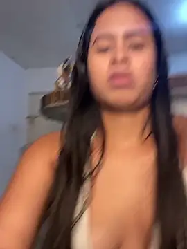 lucirganaxxx online show from April 23, 2026, 2:35 am