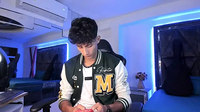 MaxiimoRomano  online show from March 31, 2026, 1:00 pm