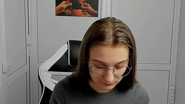 Mia kristal online show from April 2, 2026, 7:06 am