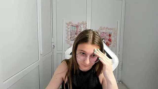 Snapshot of Mia_kristal chatting on June 6, 2026, 7:13 am Mia kristal online show from June 6, 2026, 7:13 am