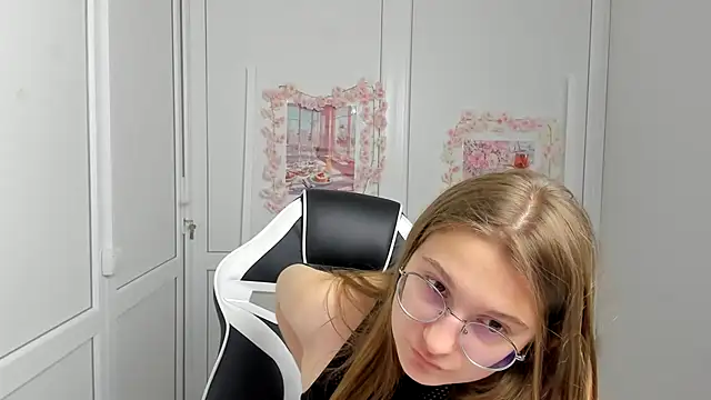 Snapshot of Mia_kristal chatting on June 18, 2026, 9:14 am Mia kristal online show from June 18, 2026, 9:14 am