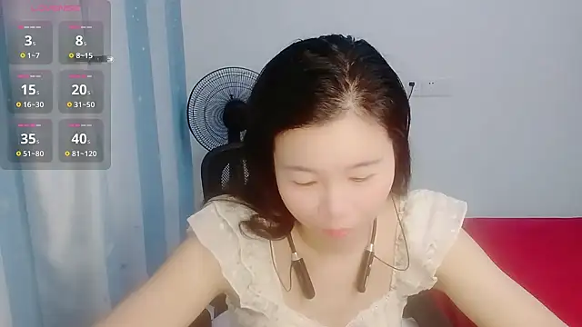 Snapshot of Lianzi-2026 chatting on June 15, 2026, 12:18 pm Lianzi-2026 online show from June 15, 2026, 12:18 pm