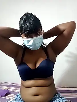 Snapshot of honeyi_babe chatting on April 8, 2026, 12:38 pm honeyi babe online show from April 8, 2026, 12:38 pm
