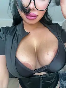 Snapshot of LaaadyDaaamn chatting on March 20, 2026, 12:32 pm LaaadyDaaamn online show from March 20, 2026, 12:32 pm