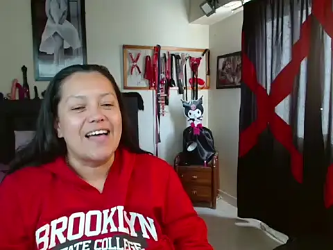 Snapshot of PenelopeSuency chatting on July 6, 2026, 2:14 pm PenelopeSuency online show from July 6, 2026, 2:14 pm