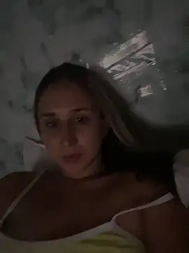 Snapshot of VictoriaWhitmore chatting on April 6, 2026, 3:59 am VictoriaWhitmore online show from April 6, 2026, 3:59 am