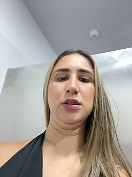 Snapshot of VictoriaWhitmore chatting on April 6, 2026, 2:29 pm VictoriaWhitmore online show from April 6, 2026, 2:29 pm