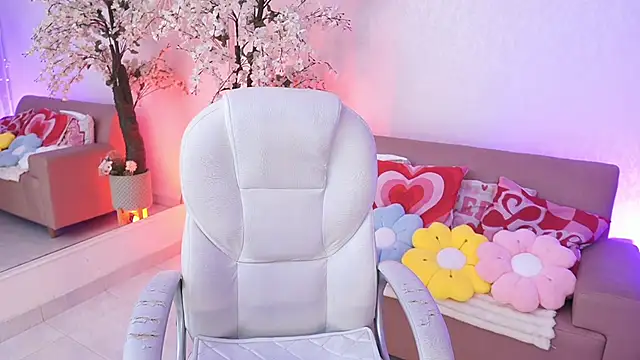 LucyWeisser online show from March 20, 2026, 7:08 pm