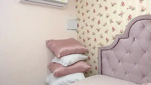 Snapshot of crystal_watson0 chatting on March 20, 2026, 1:05 pm crystal watson0 online show from March 20, 2026, 1:05 pm