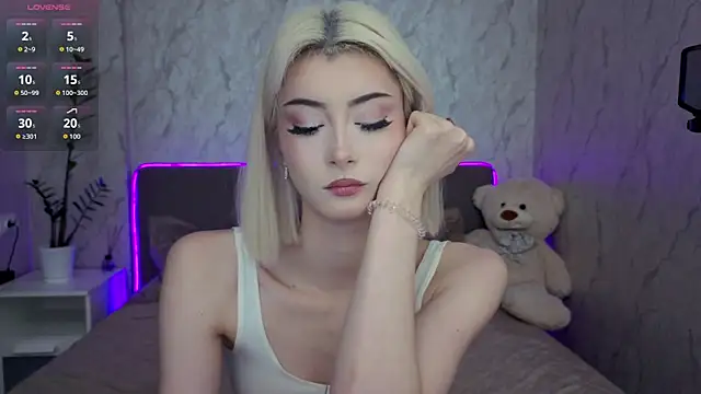 Snapshot of kittysocutie chatting on May 24, 2026, 12:04 am kittysocutie online show from May 24, 2026, 12:04 am