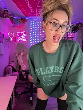 laurenlotus online show from May 4, 2026, 12:50 am