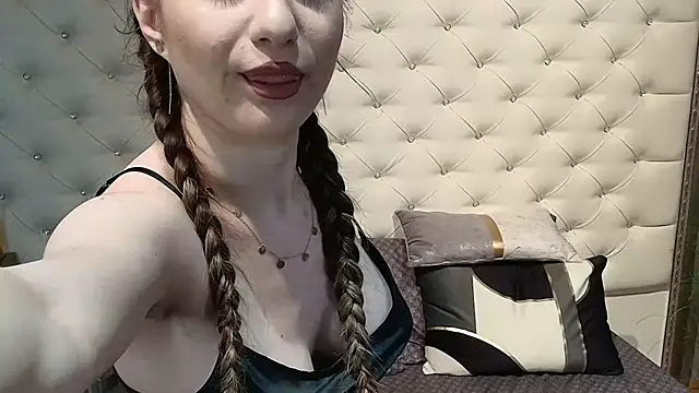 Snapshot of AmiellaRose chatting on March 28, 2026, 6:35 am AmiellaRose online show from March 28, 2026, 6:35 am