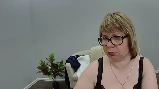 Snapshot of BonnnyBoobsy chatting on July 18, 2026, 6:34 pm BonnnyBoobsy online show from July 18, 2026, 6:34 pm