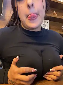 emiiross online show from April 20, 2026, 3:20 am