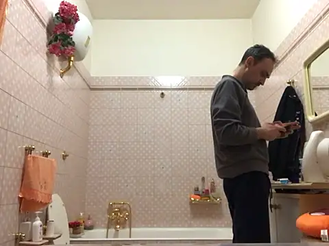 Snapshot of saber910 chatting on April 16, 2026, 10:27 am saber910 online show from April 16, 2026, 10:27 am