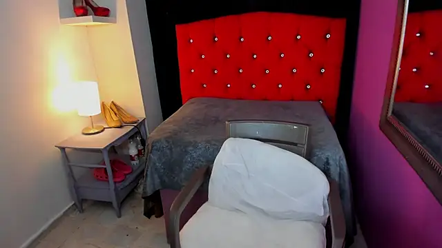 ScarletBigTitties online show from April 18, 2026, 11:47 am