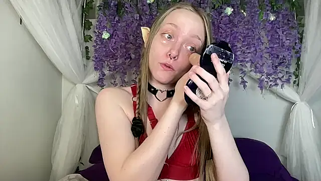 Snapshot of ElfGirlAna chatting on May 18, 2026, 2:45 pm ElfGirlAna online show from May 18, 2026, 2:45 pm