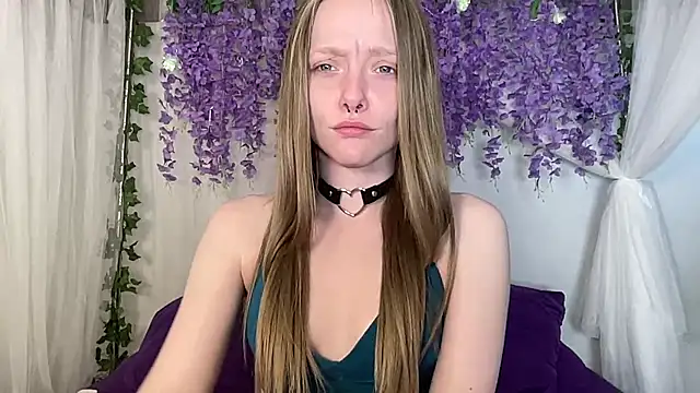 Snapshot of ElfGirlAna chatting on June 4, 2026, 2:56 pm ElfGirlAna online show from June 4, 2026, 2:56 pm