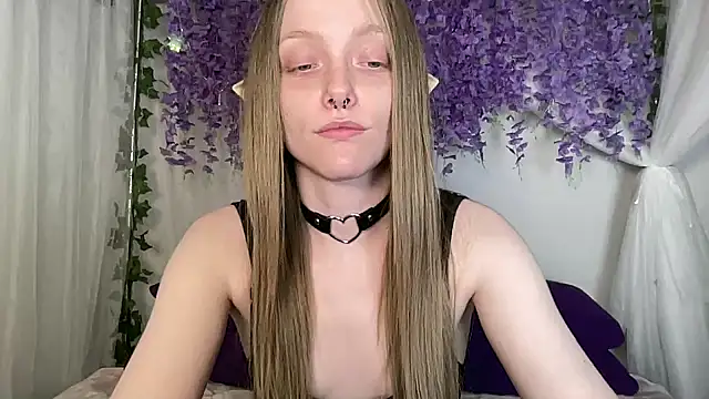 Snapshot of ElfGirlAna chatting on June 11, 2026, 2:37 pm ElfGirlAna online show from June 11, 2026, 2:37 pm