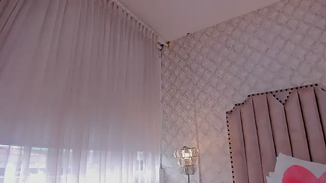 zoejenner  online show from May 7, 2026, 7:52 pm