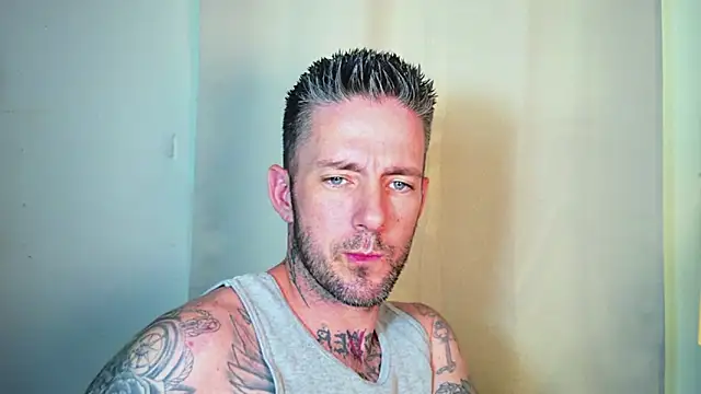 Snapshot of SkylarrGrey chatting on June 10, 2026, 6:18 pm SkylarrGrey online show from June 10, 2026, 6:18 pm