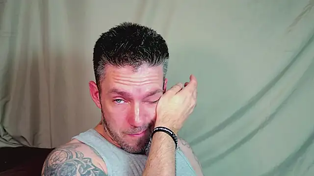 Snapshot of SkylarrGrey chatting on June 15, 2026, 4:58 am SkylarrGrey online show from June 15, 2026, 4:58 am