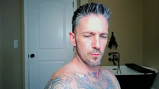Snapshot of SkylarrGrey chatting on August 6, 2026, 9:11 am SkylarrGrey online show from August 6, 2026, 9:11 am