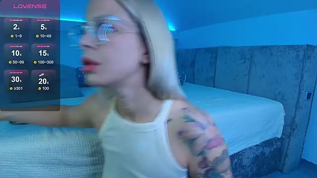 Snapshot of BluEyesKate chatting on June 24, 2026, 5:39 am BluEyesKate online show from June 24, 2026, 5:39 am