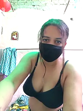 Snapshot of REENA-STRIP chatting on April 28, 2026, 5:45 am REENA-STRIP online show from April 28, 2026, 5:45 am